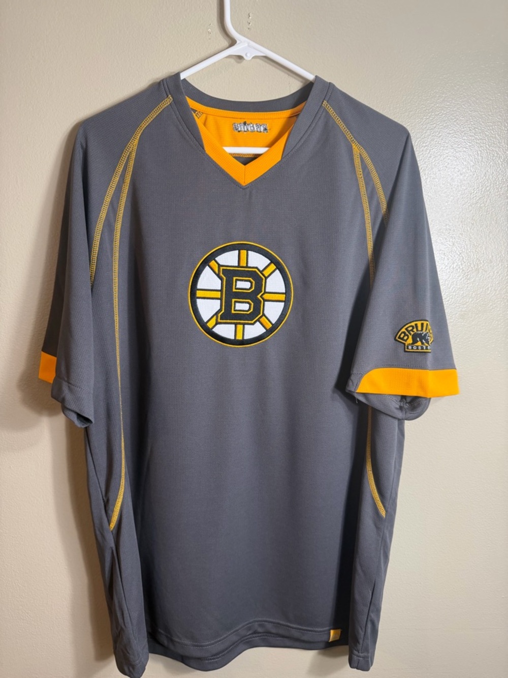 Majestic brand Boston Bruins NHL Men's Practice Performance T-Shirt Large